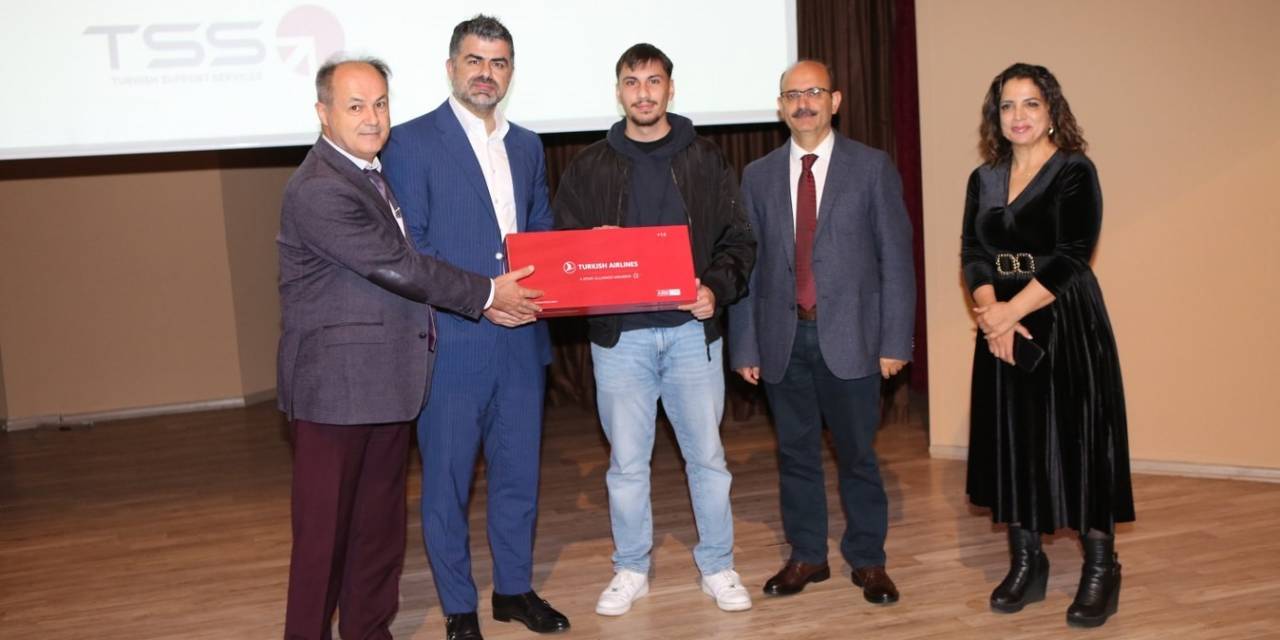 Akdeniz Üniversitesi’nde Türk Hava Yolları Kariyer Söyleşisi Gerçekleşti