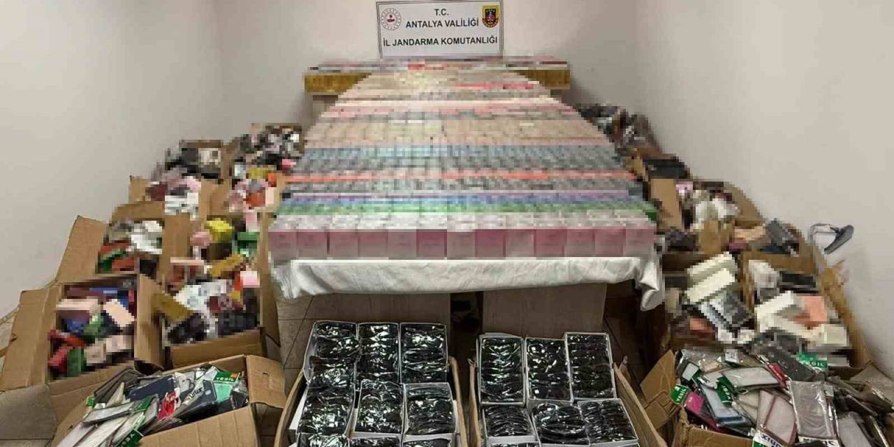 Jandarmadan Kaçak Parfüm Ve Güneş Gözlüğü Operasyonu