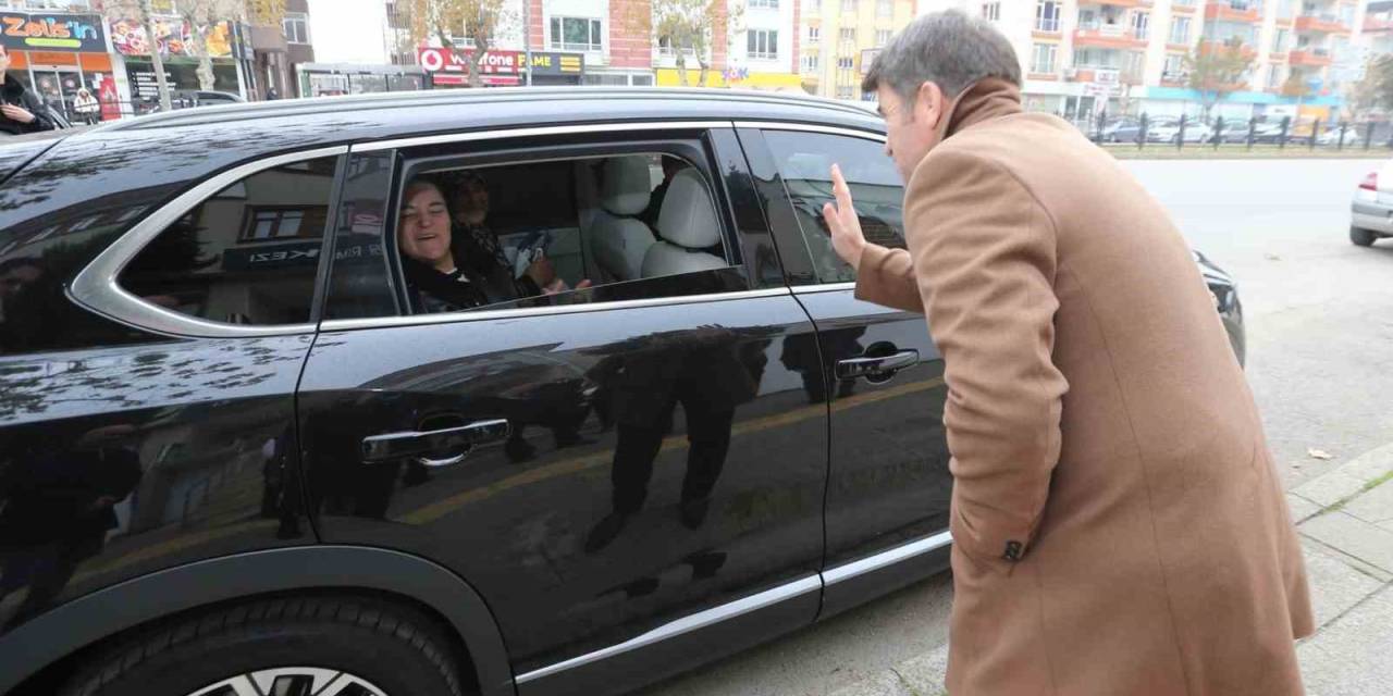 Vali, Engelli Ayşenur’a Makam Aracını Tahsis Etti
