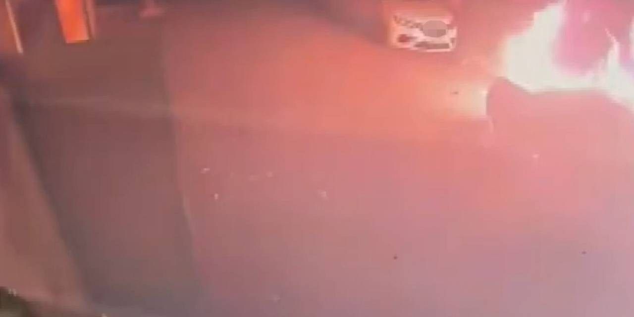 Şanlıurfa’da Park Halindeki Otomobilin Kundaklanma Anı Kamerada