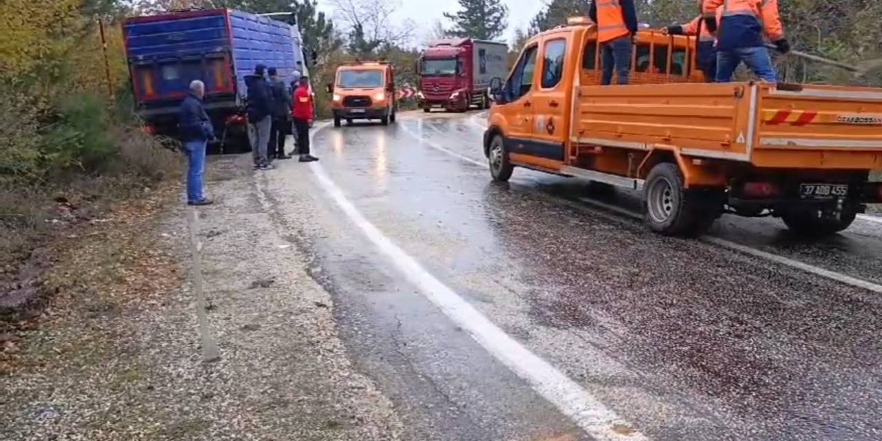 Yola Dökülen Balık Yağı Trafiği Birbirine Kattı