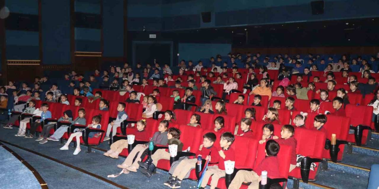 Başkan Tetik’ten Minik Öğrencilere Sürpriz