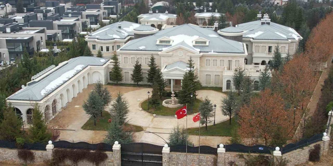 Fetö’nün Varlık Fonu’na Devredilen Malikanesine Türk Bayrakları Çekildi