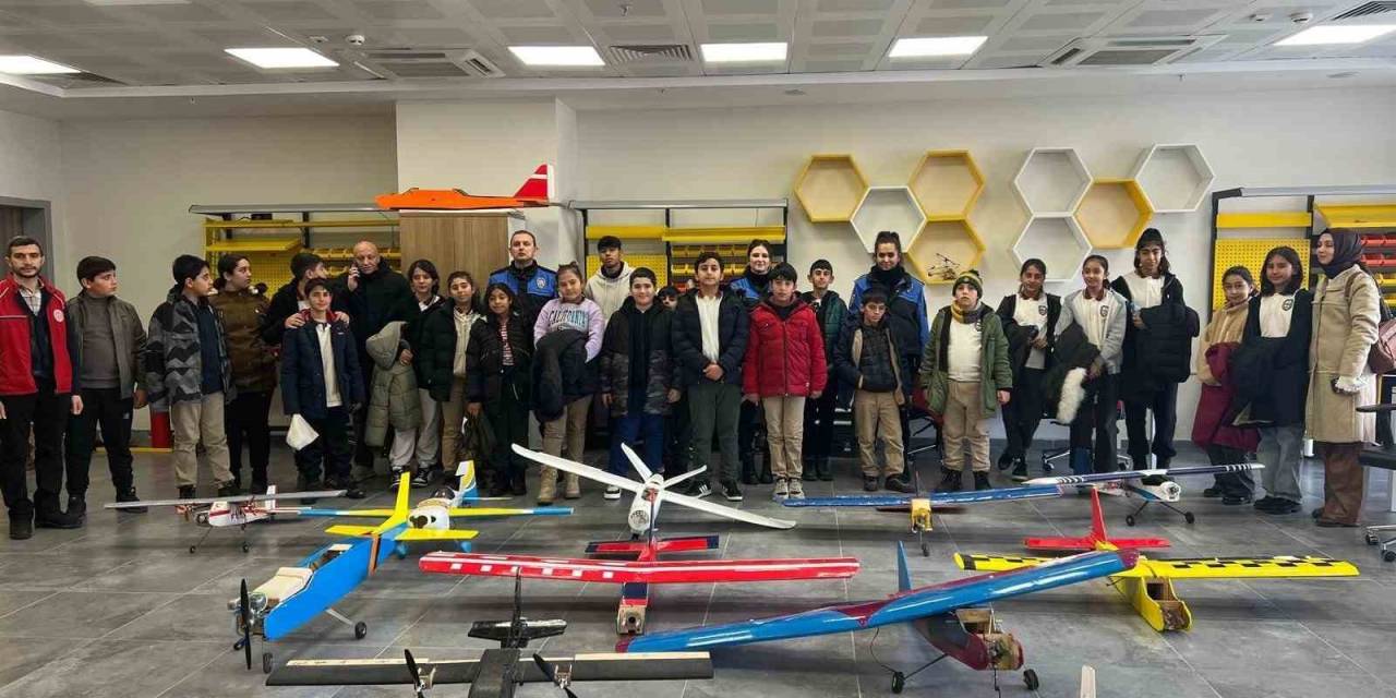 Minik Adımlar Polis İle Beraber Teknolojinin Peşinde