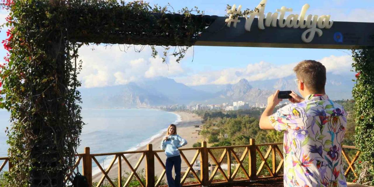 Yüksek Kesimlerde Kar Yağışı, Sahillerde Deniz Keyfi