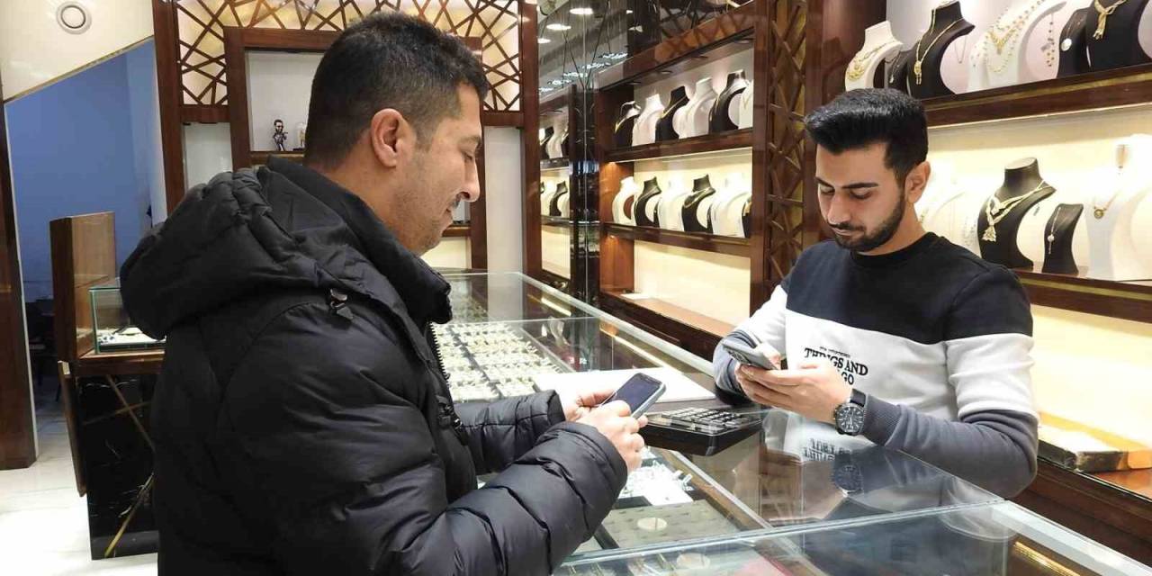 Sahte Dolar İddiaları Vatandaşları Altına Yönlendirdi