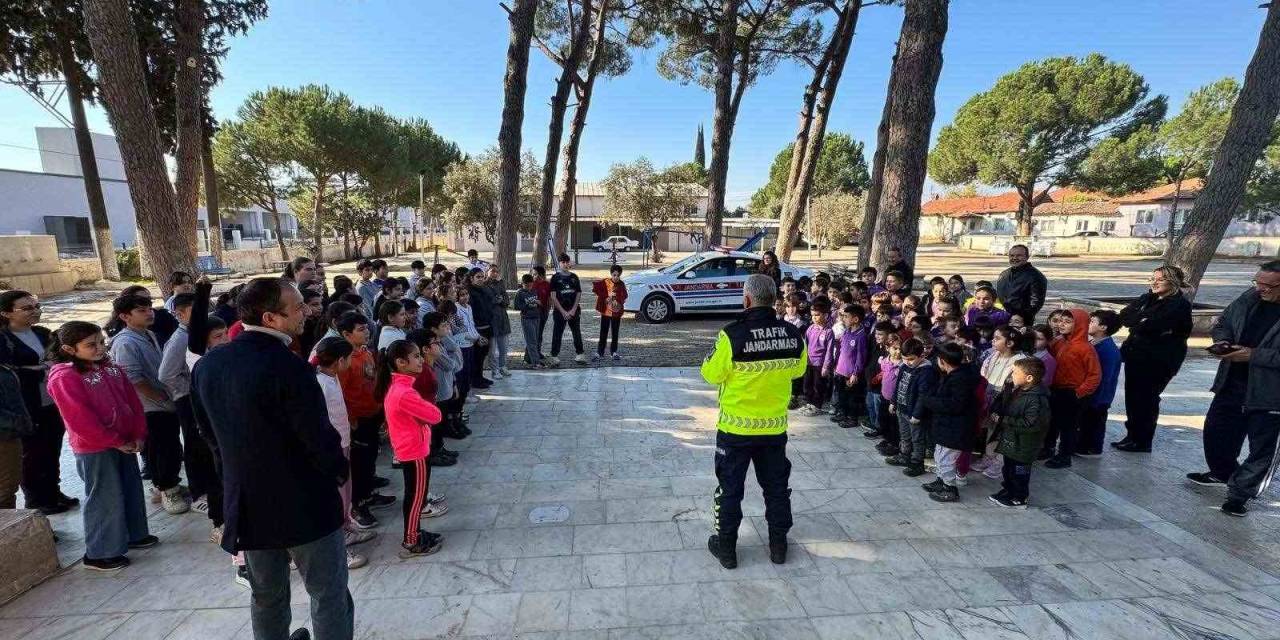 Jandarma Öğrencileri Bilgilendirdi