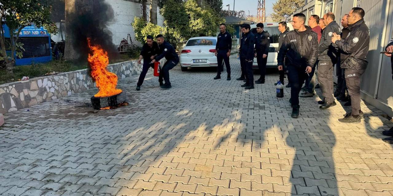 İtfaiye Ekiplerinden Polislere Yangın Eğitimi