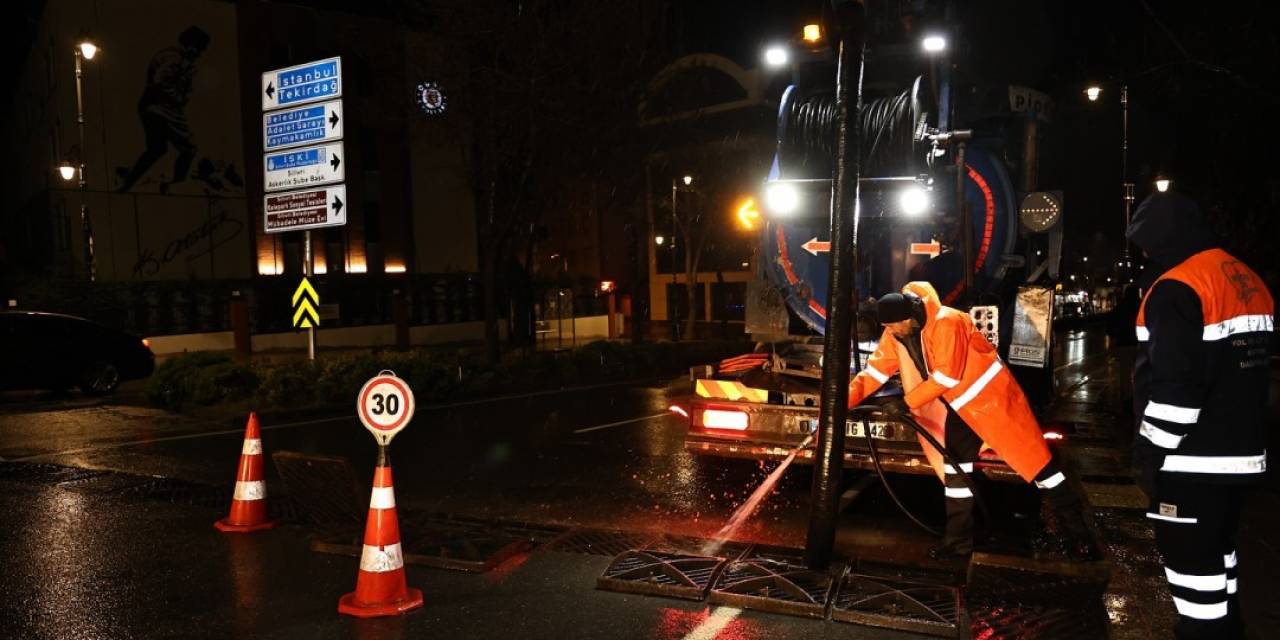 Silivri Belediyesi Yoğun Yağışlara Karşı Önlem Çalışmalarını Sürdürüyor