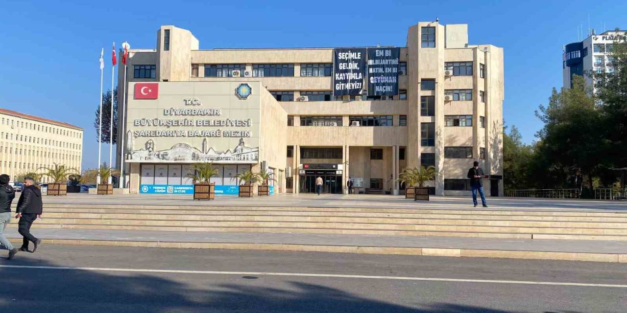 Dem’li Belediyenin Çıkardığı Personel Yerine Yandaşını Aldığı İddiası