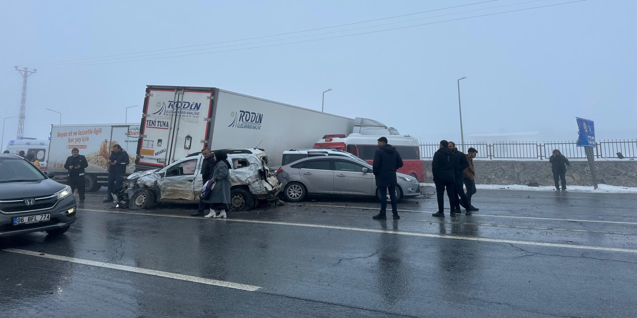 Bitlis'te 23 aracın karıştığı kaza; 1'i ağır 31 yaralı
