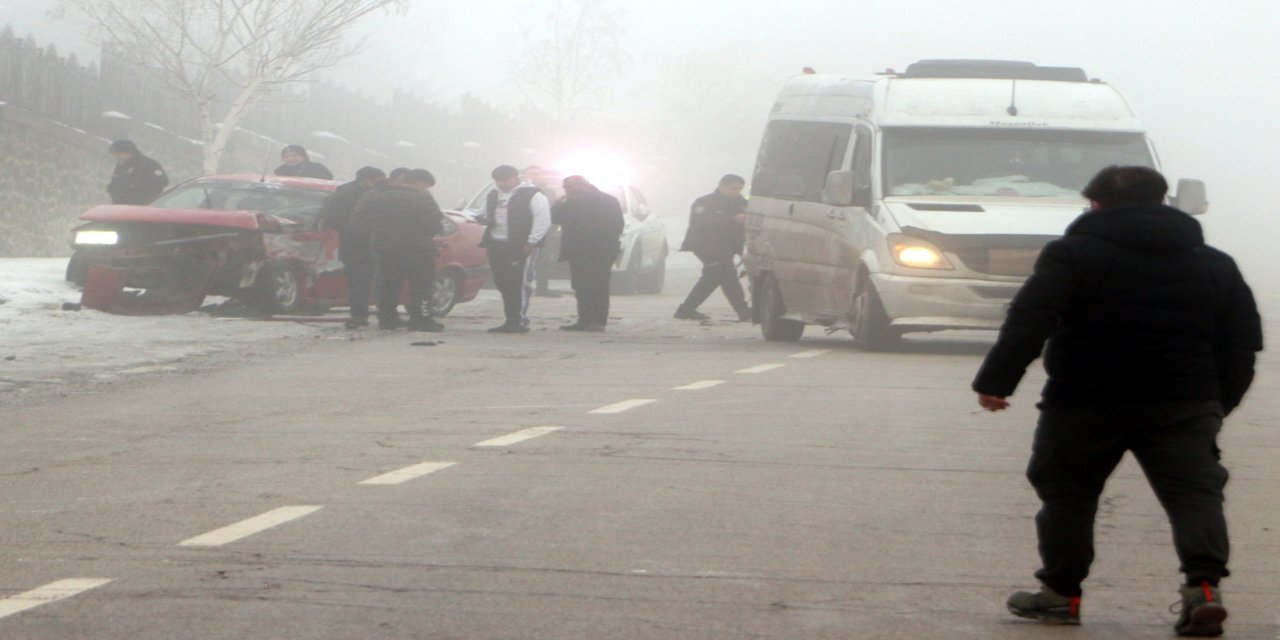 Erzurum’da 13 araç zincirleme kazaya karıştı