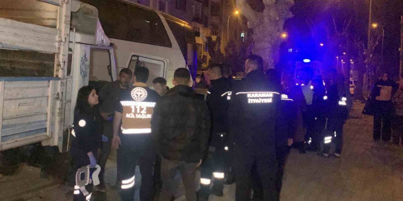 Kontrolden Çıkan Kamyonet, Otobüs Ve Park Halindeki Araçlara Çarptı: 2 Yaralı