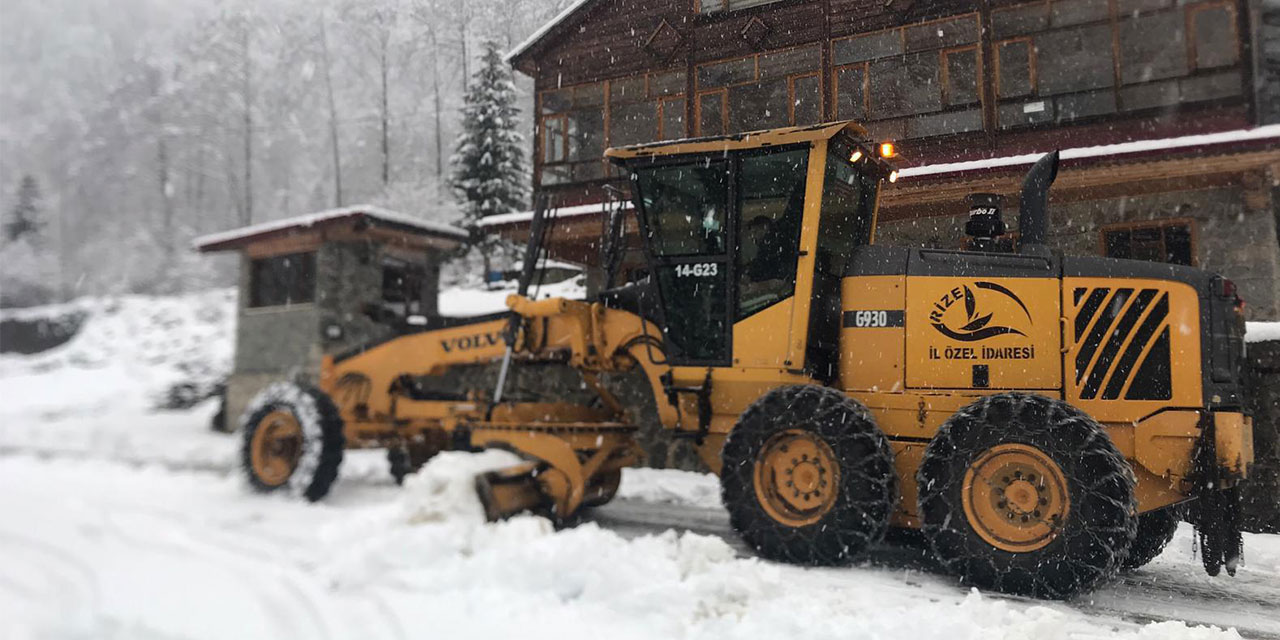 Rize'de Yoğun Kar Yağışı Ulaşımı Felç Etti: 161 Köy Yolu Kapandı