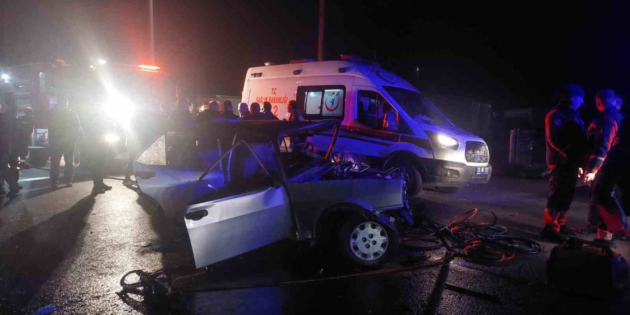 İzmir’de 2 Otomobil Çarpıştı: 1 Ölü