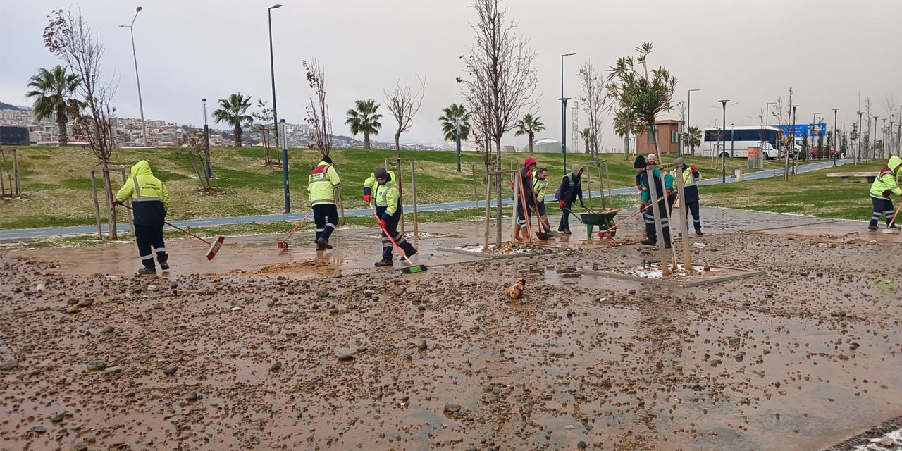 Büyükşehir Belediyesi Fırtına Hasarını Gideriyor