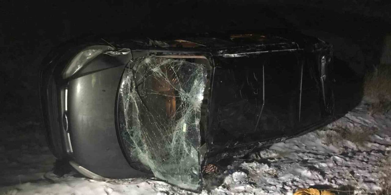 Malatya’da Hafif Ticari Araç Şarampole Uçtu: 3 Yaralı