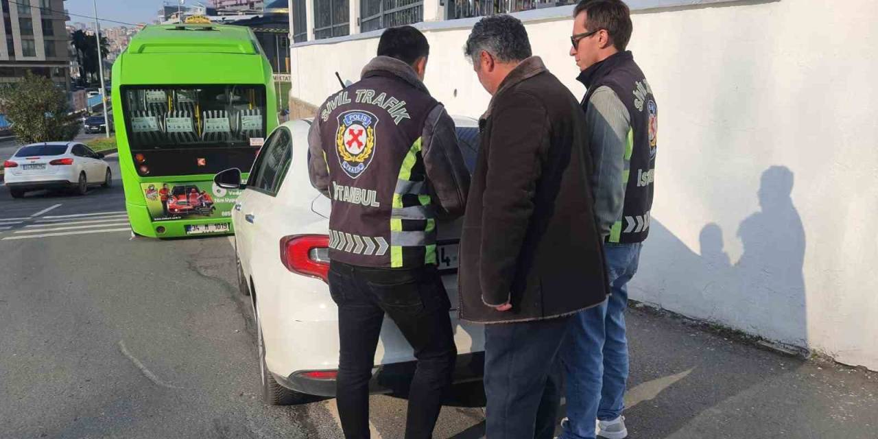 İstanbul’da Ücret Tartışmasında Minibüsün Kapısını Açmayan Şoför Yakalandı