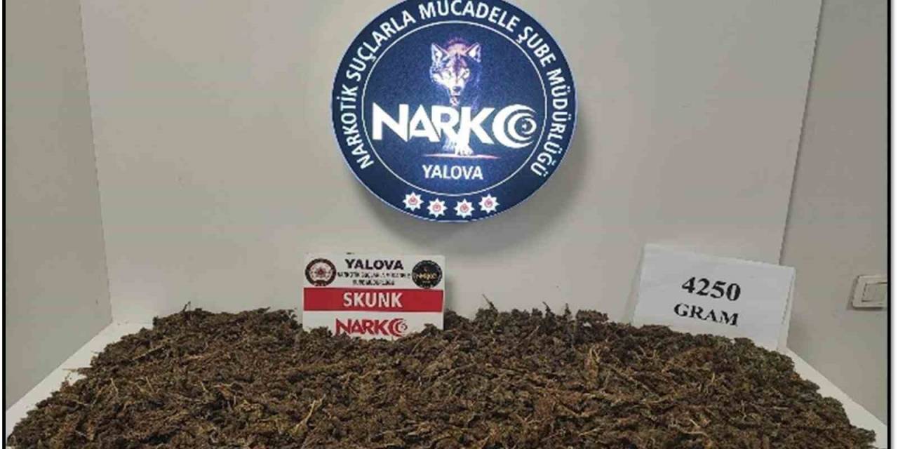 Otobüsle Uyuşturucu Sevkiyatı Polise Takıldı: Bidonlara Zulalı 4 Kilo Uyuşturucu Ele Geçirildi