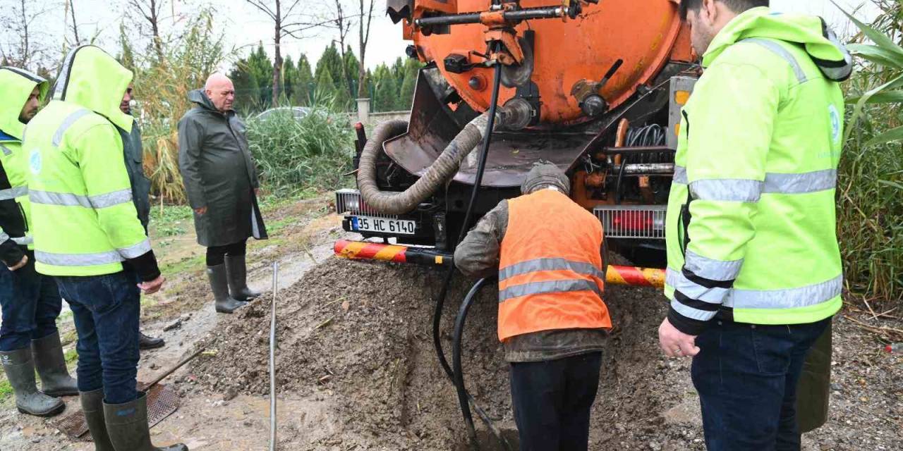 Şiddetli Yağışa Karşı Sahada Mücadele Sürüyor