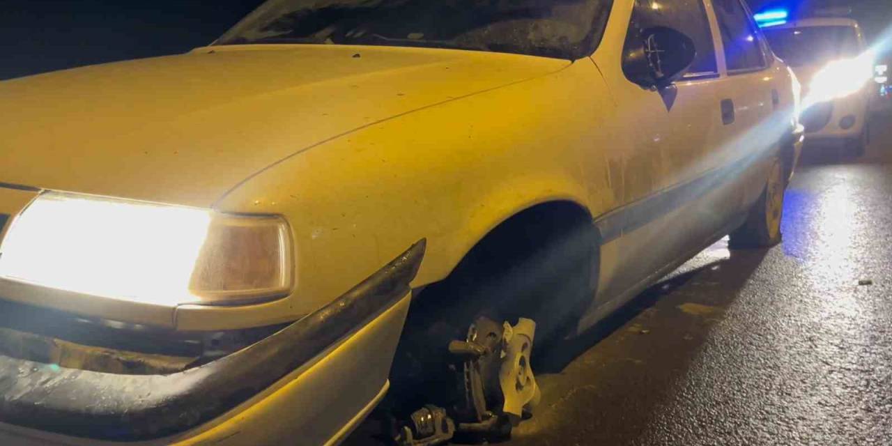 Ehliyetsiz Ve Alkollü Sürücü Sigortasız Araçla Kaza Yapsa Da Elindeki İçkiyi Bırakmadı