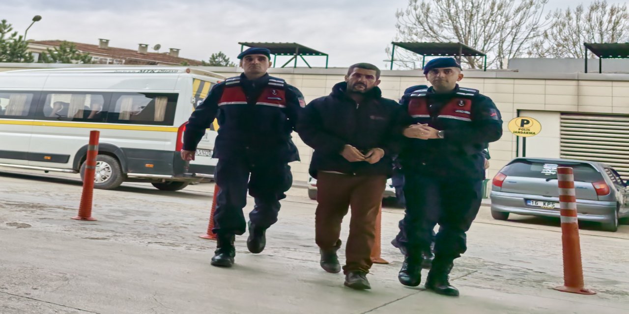 Annesini tehdit edip, zorla parasını alınca tutuklandı