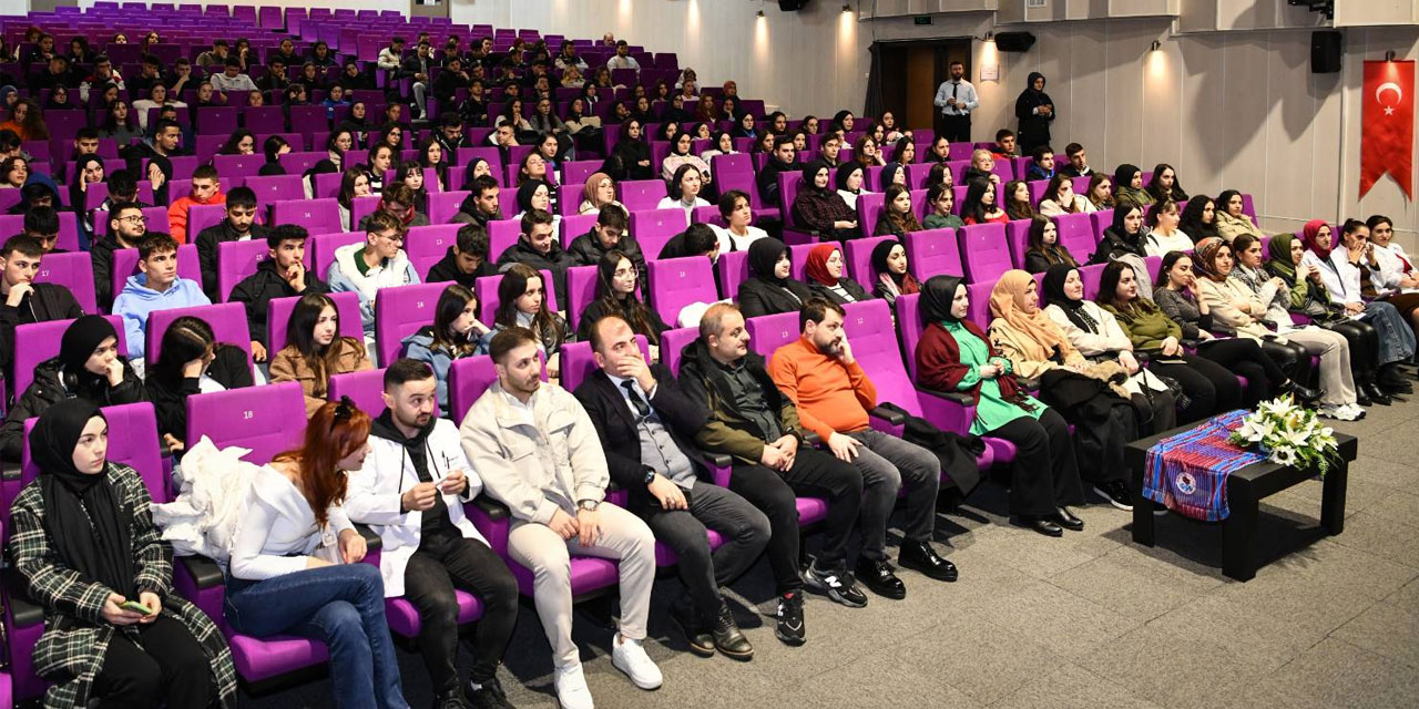 Büyükşehir Belediyesinden Üniversite Adaylarına Destek Semineri