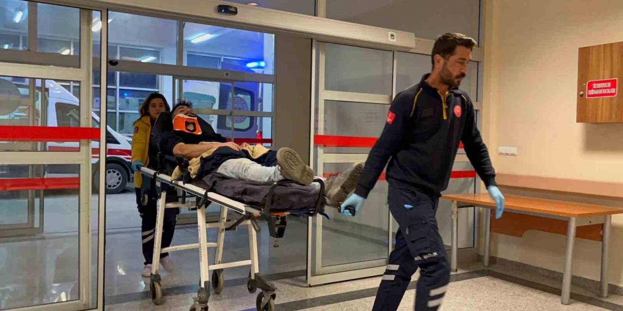 Adıyaman’da İki Otomobil Çarpıştı: 4 Yaralı