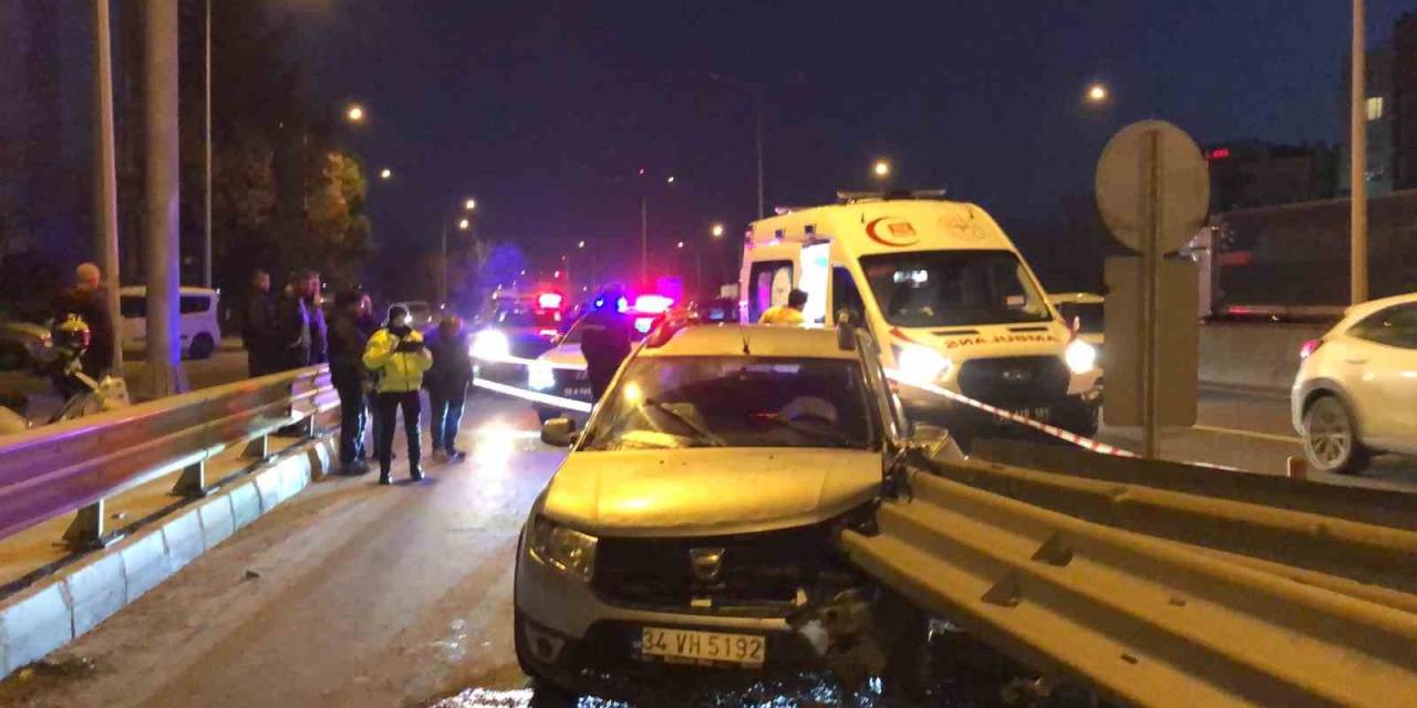 Çorlu’da Otomobilin Bariyerlere Saplandığı Anlar Kamerada