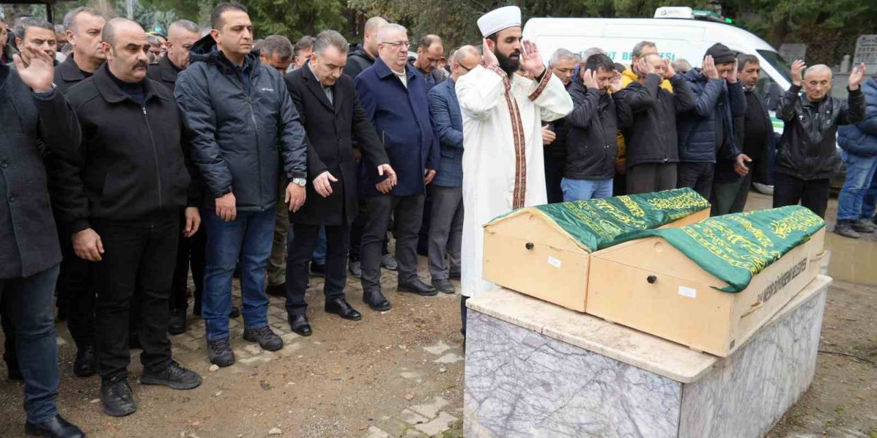 Balıkesir’deki Yangında Ölen Kardeşler Toprağa Verildi