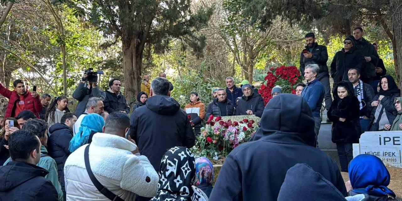 Usta Sanatçı Ferdi Tayfur’un Sevenleri Kabrine Akın Etti