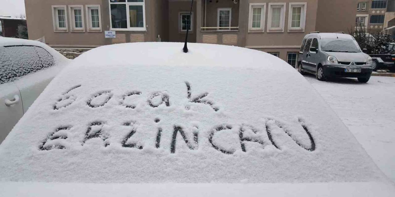 Erzincan Güne Kar Yağışıyla Uyandı