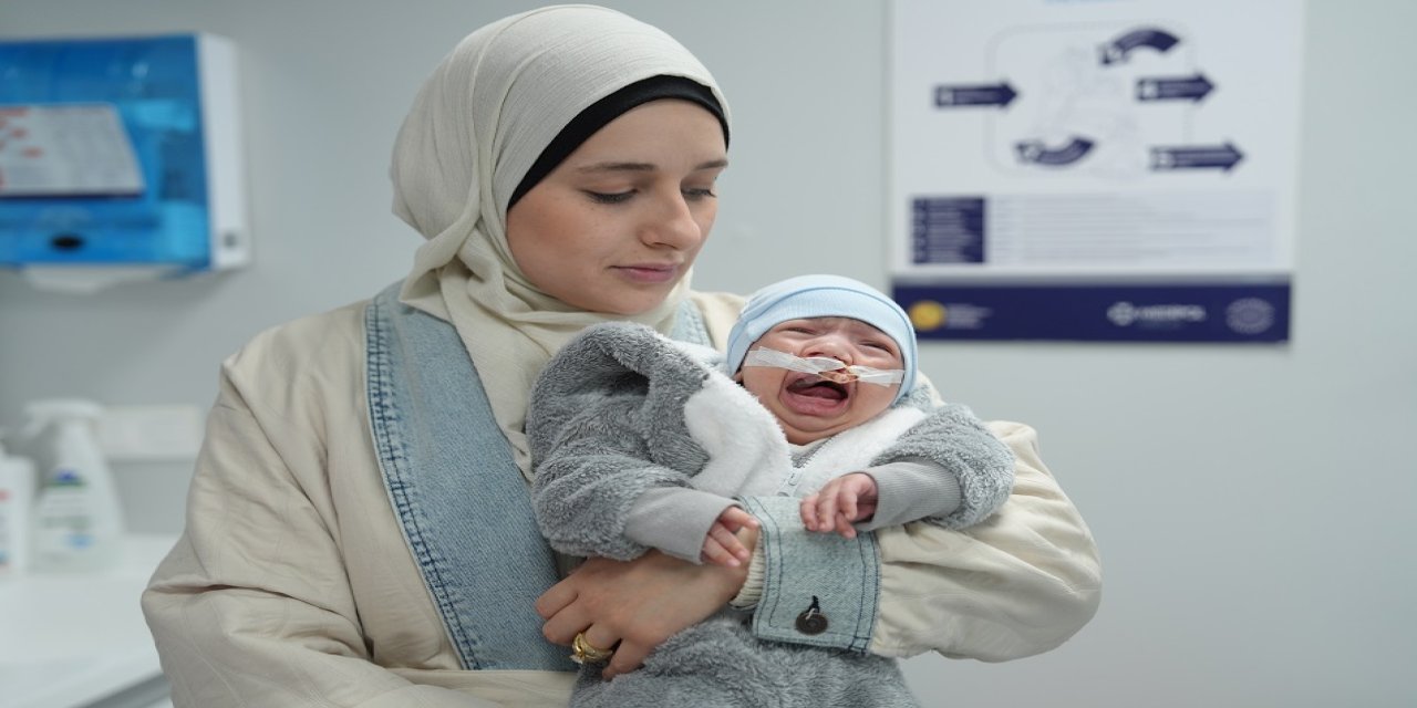 Dudak damağı yarığıyla dünyaya gelen Muhamed bebek için tedaviye başlandı