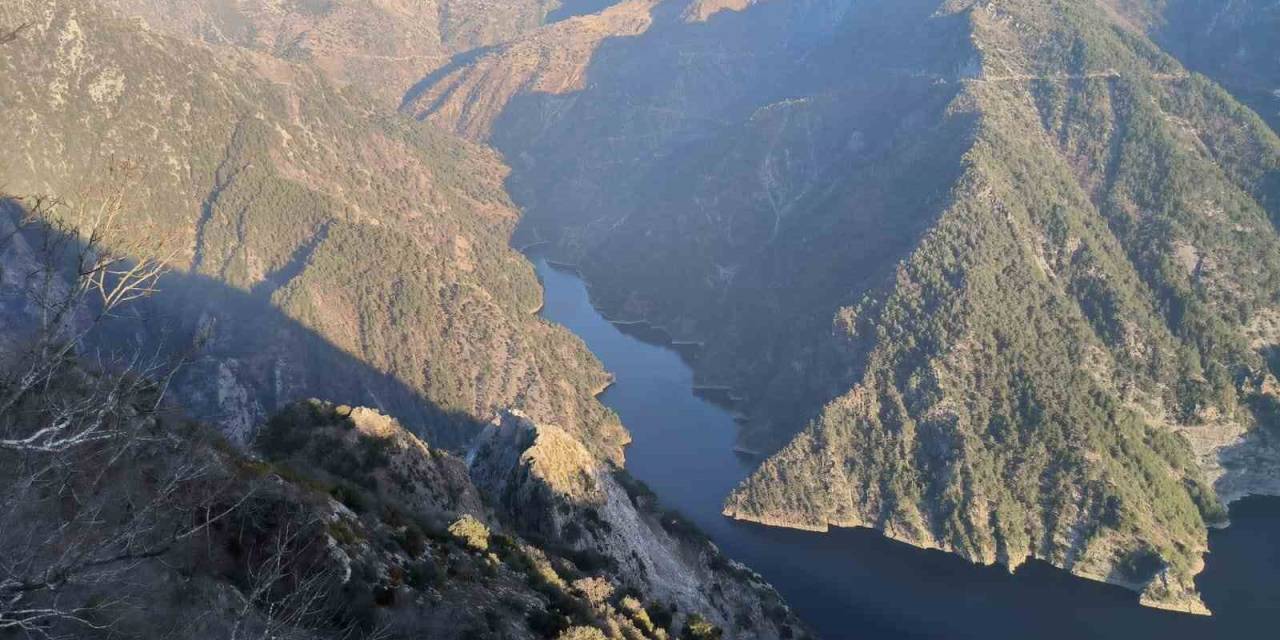 Kahramanmaraş’ta 400 Metrelik Uçurumdan Yuvarlanan Şahıs İçin Arama Çalışması Başlatıldı