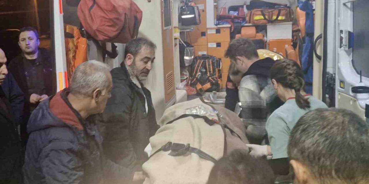 Kamyonun Çarptığı Polis Memuru, Eğitim Ve Araştırma Hastanesine Sevk Edildi