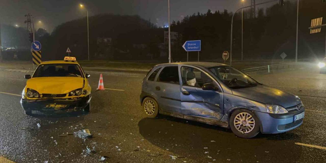 Bolu’da İki Otomobil Çarpıştı: 3 Yaralı