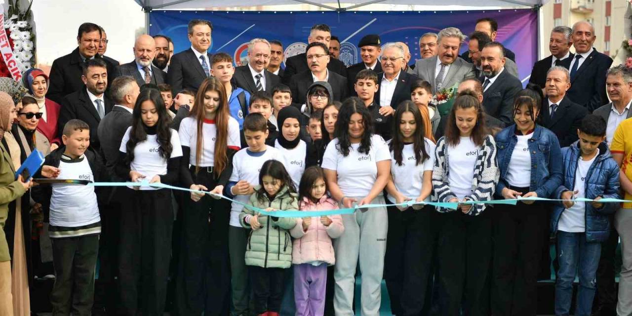 Başkan Büyükkılıç: “Erva Spor Okulları Bir Ekol Oluşturdu”