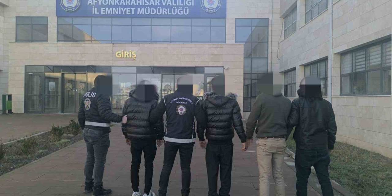 Polisin Yaptığı 4 Düzensiz Göçmen Operasyonunda 2 Kişi Tutuklandı