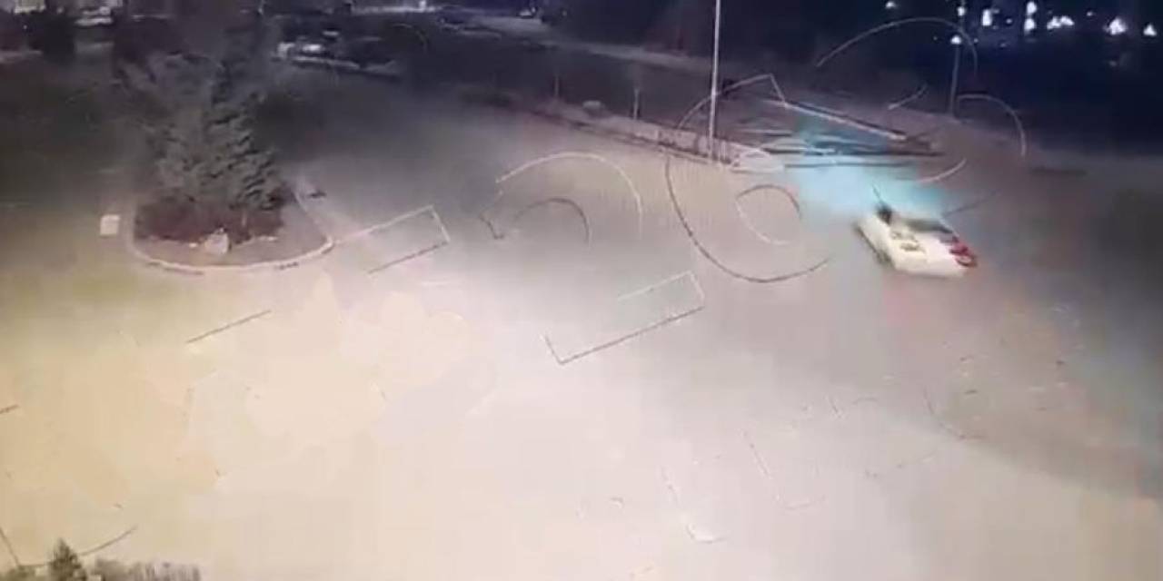 Önce Yayalara Sonra Park Halindeki Araçlara Çarptı: 3 Yaralı