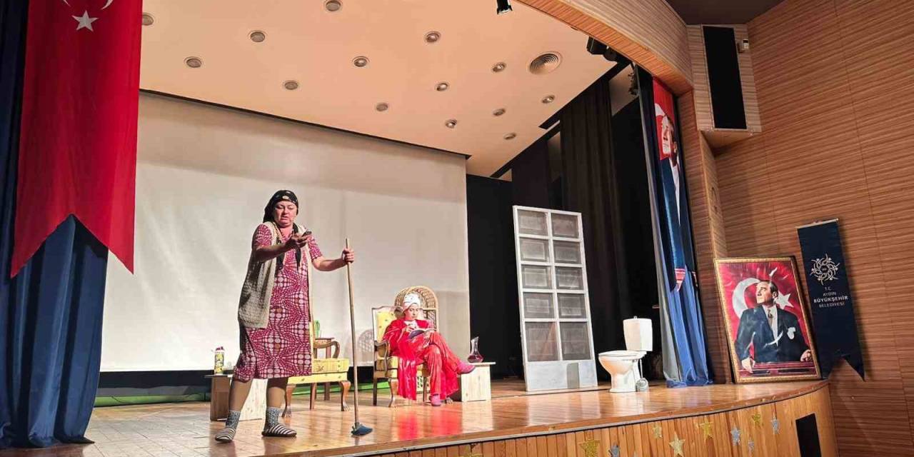 Başkan Çerçioğlu, Kuyucaklı Sanatseverleri Tiyatro İle Buluşturdu