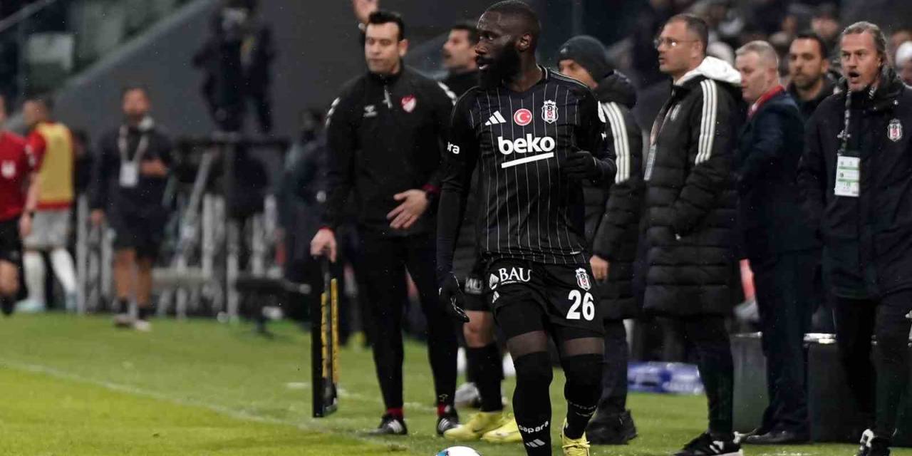 Beşiktaş Önce Satacak, Sonra Alacak