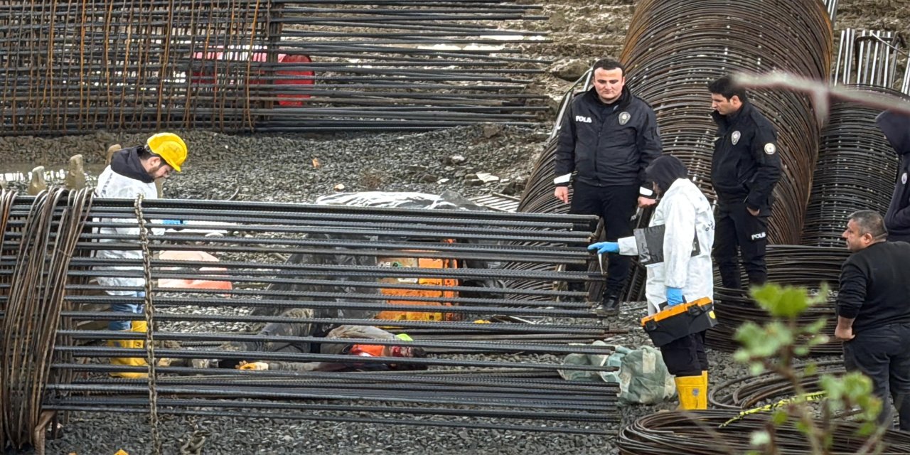 Gaziosmanpaşa’da üstüne 1 tonluk kepçe kovası düşen işçi öldü; arkadaşları sinir krizi geçirdi