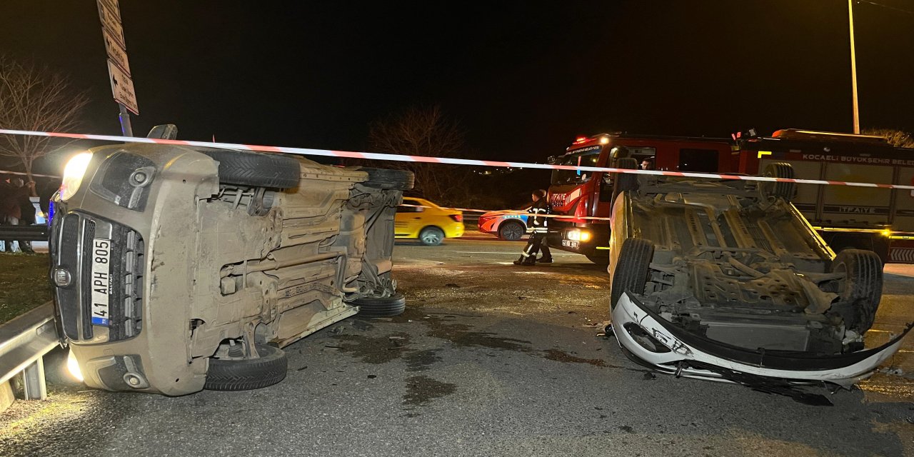 İzmit'te otomobil ile hafif ticari araç çarpıştı: 4 yaralı