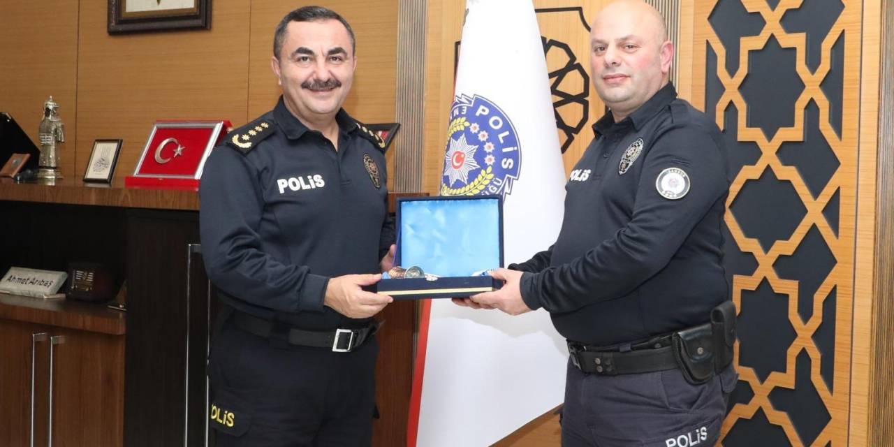 Denize Atlayan Kadını Kurtaran Polislere Ödül