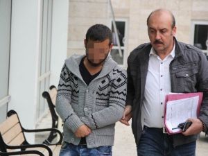 Kendisini Darp Edeni Bıçakladı