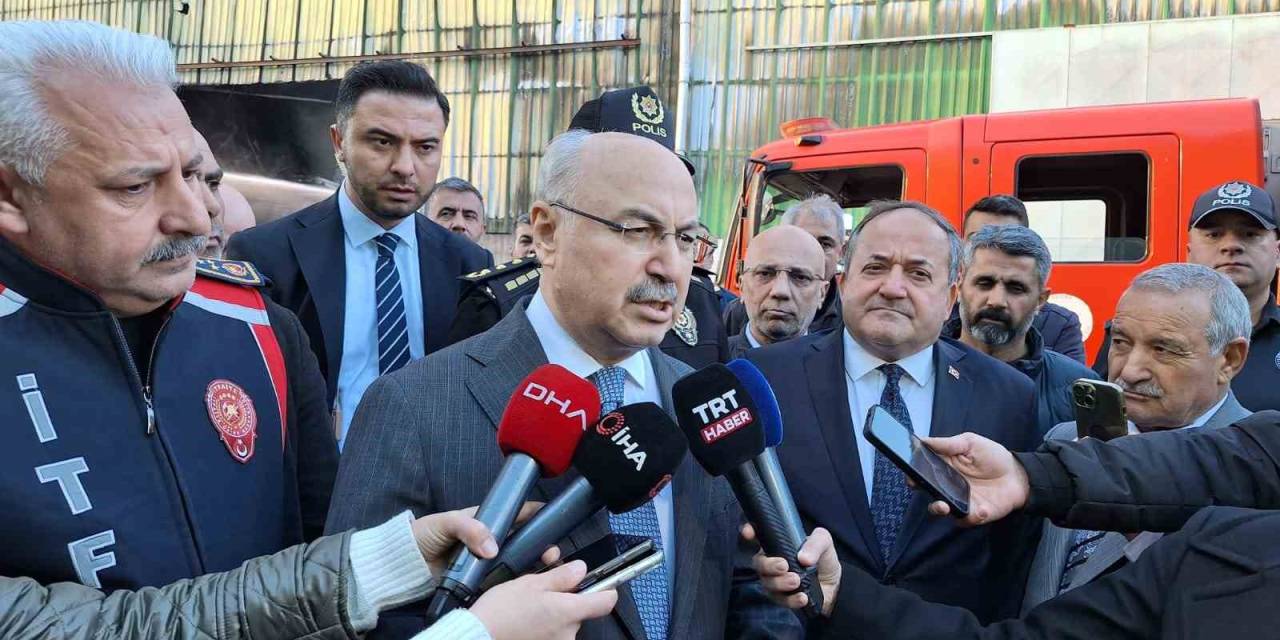 Adana Valisi Köşger: “Yangın Başka Yere Sirayet Etmesi Önlenecek Şekilde Çevrelenmiş Durumda”