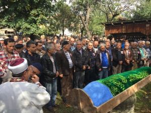 Ankara’daki Patlamada Hayatını Kaybeden Hdp’li Eş Başkan Bolu’da Toprağa Verildi