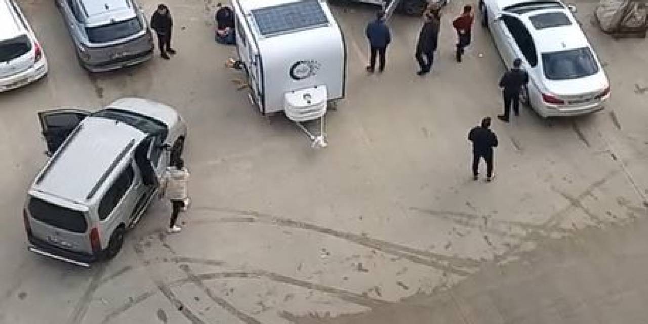 Silivri’de  Kontrolden Çıkan Araç Otoparka Düştü: 1 Yaralı