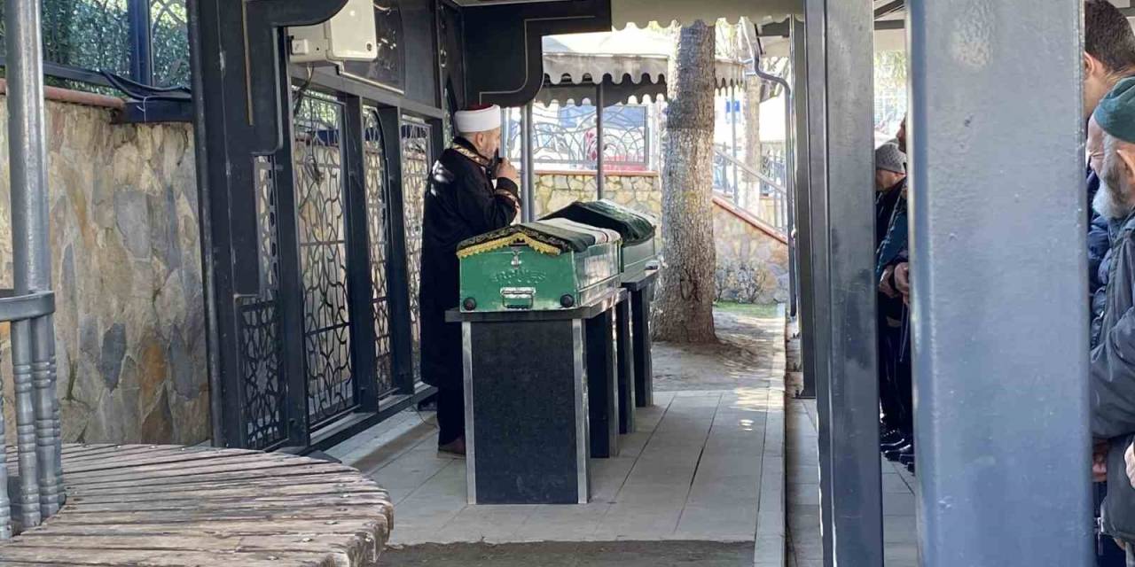 Baltayla Öldürülmüştü, Defnedildi