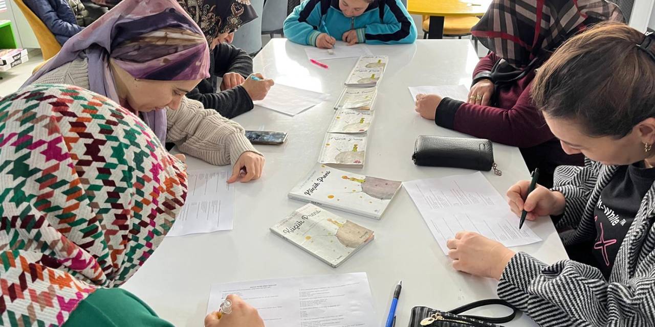 Kula’da ’manisa Her Yerde Okuyor’ Projesiyle Veliler Sıralara Geri Döndü